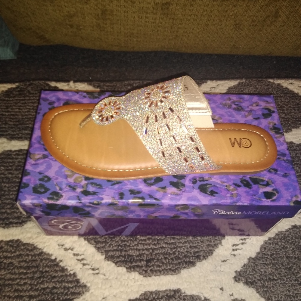 Brand new....Thong style sandal
